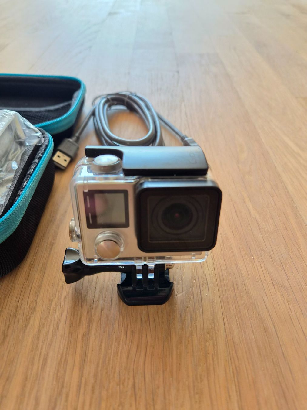 Gopro Action Cam: GoPro Hero 4 Silver Edition – Usato da Wallisellen venduto da soat 1