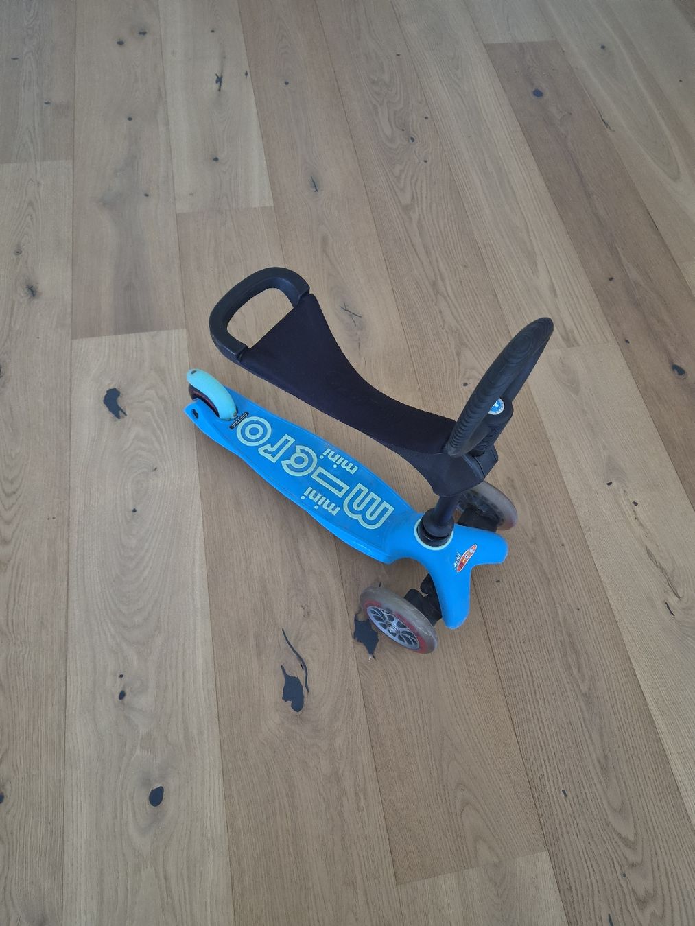 Micro Kickboard: Micro Mini Scooter blau mit Sitz gebrauchter Zustand – Usato da Lützelflüh-Goldb venduto da 3delweiss 2
