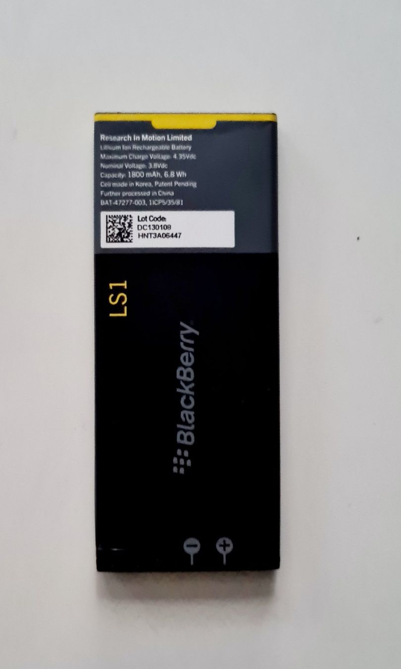 Blackberry Telefoni cellulari / Smartphones: Blackbarry battery et cable – Usato da Thônex venduto da AneleManele 1
