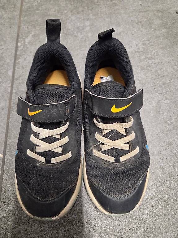 Scarpe per ragazzi: Nike Turnschuhe Grösse 29,5 – Usato da Rieden SG venduto da Yogu