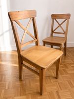 Chaises IKEA INGOLF × 2 – bois massif, teinte chaude, bon ét