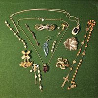 Diverse Schmuck-Sammlung: Ketten, Broschen, Ohrring!