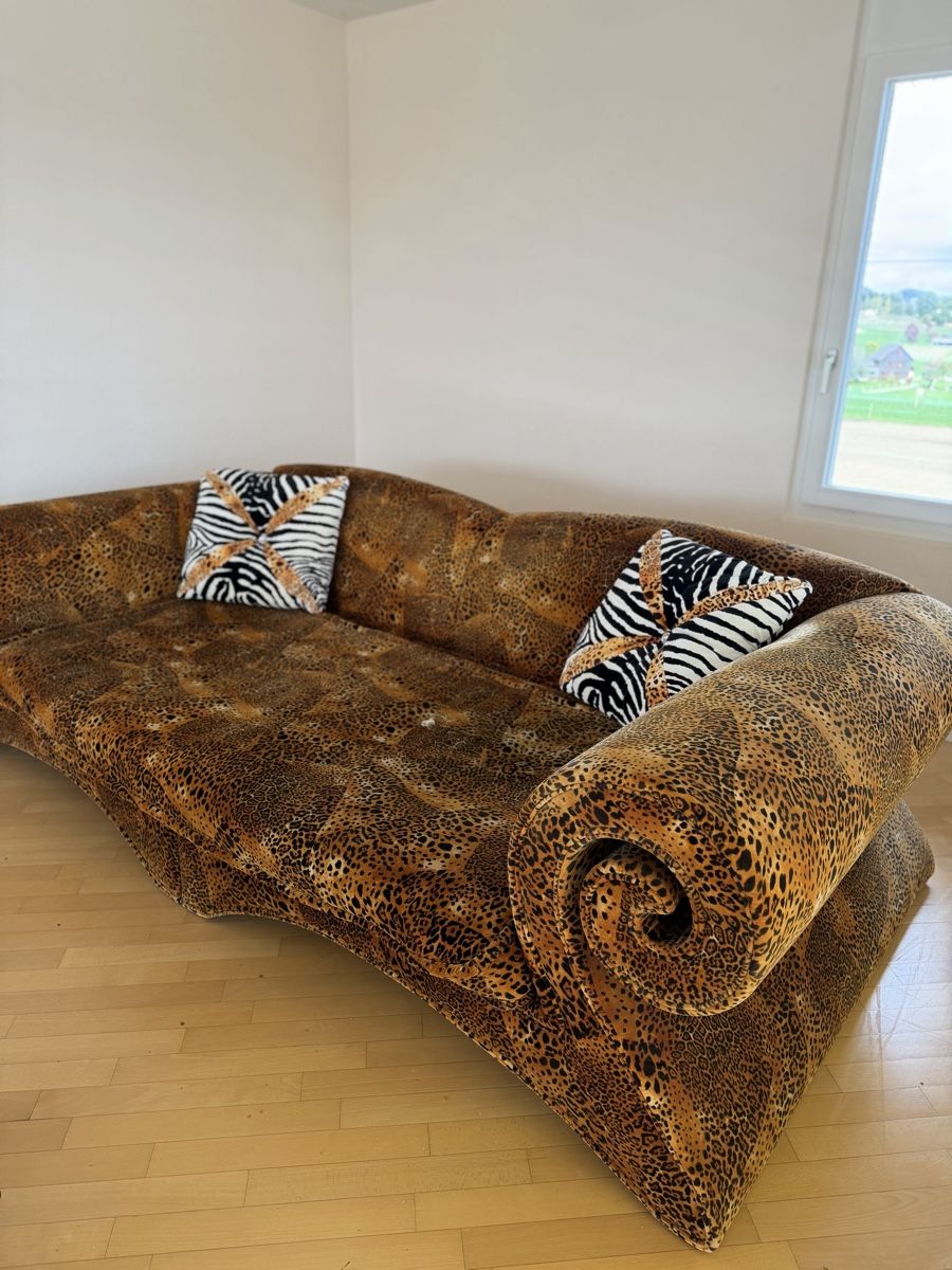 Sofas: Bretz Mammut Wildcat Leopard Sofa mit Glastisch – Gebraucht aus Düdingen von It-scale 7