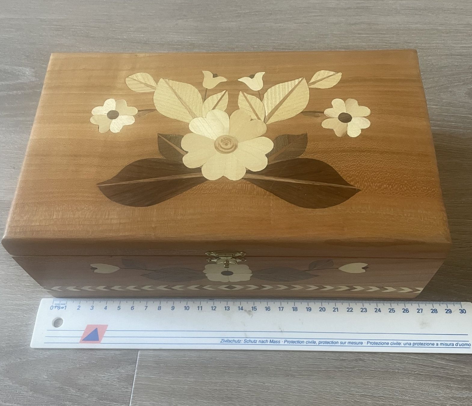 Truhen: Schmuckschatulle, Schmucktruhe mit Intarsien & Einlegefach – Neu und originalverpackt aus Sins von 3985schluckti