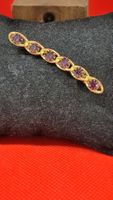 Vintage goldfarbene Brosche mit lila Strasssteinen, Top! 5cm