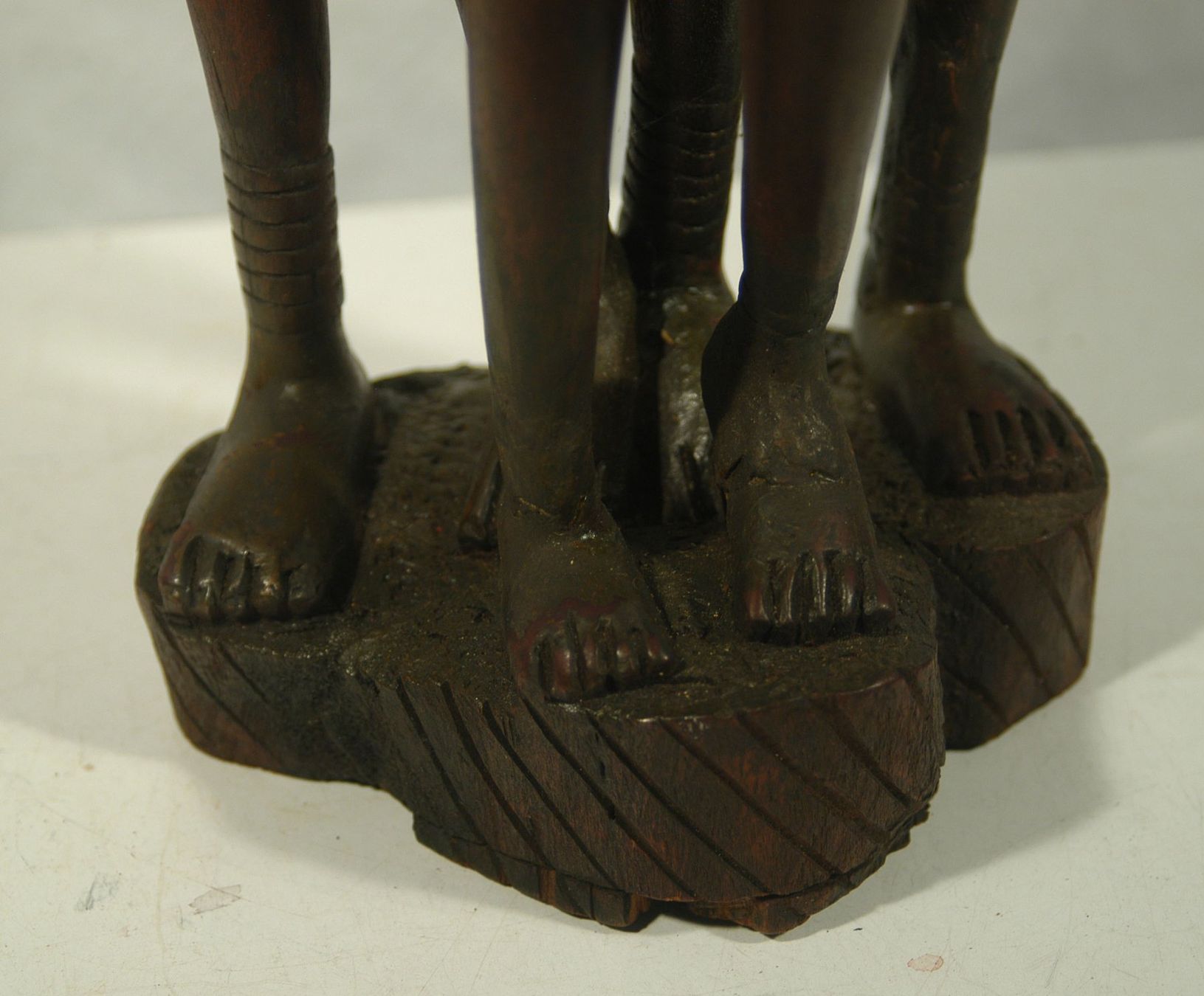 Figuren: Massai Gruppe Holz geschnitzt Kunstobjekt – Gebraucht aus Herisau von Wisen 2