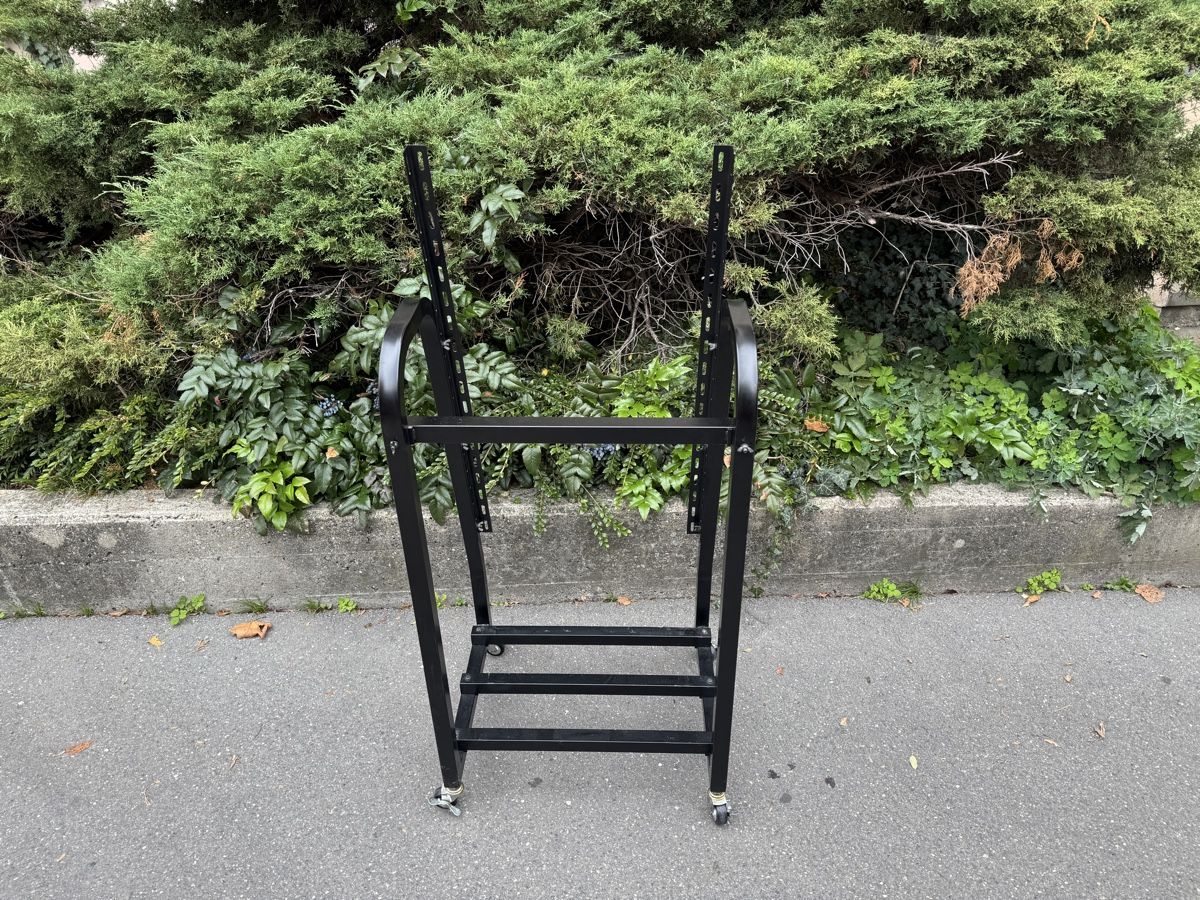 Console di mixaggio: 19” Studio Rack with wheels and Tama Sticker – Usato da Bern venduto da A.W.S.R 2
