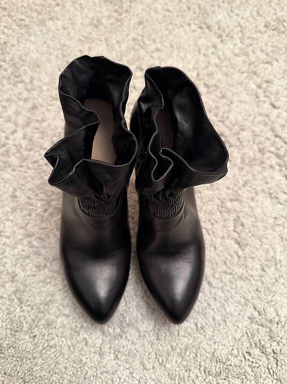 Chaussures femmes: Stiefeletten Prada 37.5 – D'occasion à Küsnacht ZH par nat_m97w