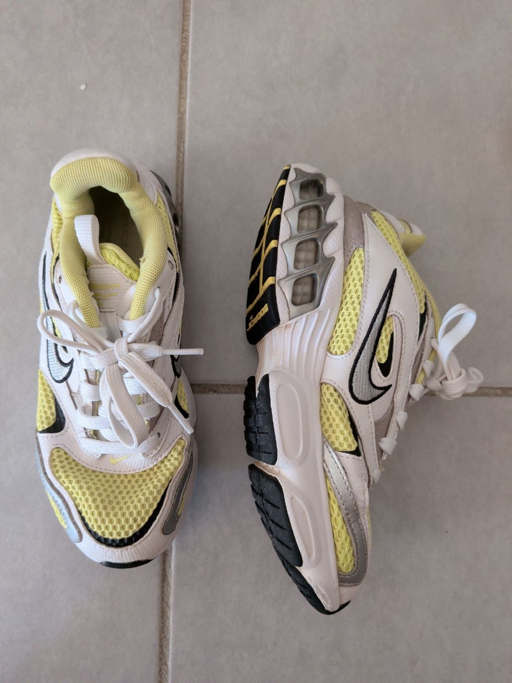 Nike Herrenschuhe: Nike Zoom blanche et jaune - 35.5 – Gebraucht aus Courtételle von Tamcha