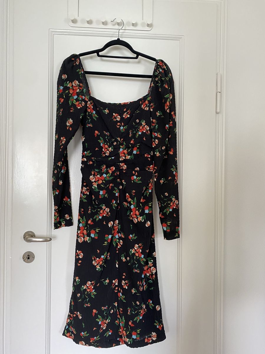 Vestiti: Black Floral Dress – Nuovo (secondo la descrizione) da Zürich venduto da afe_q5ck 1