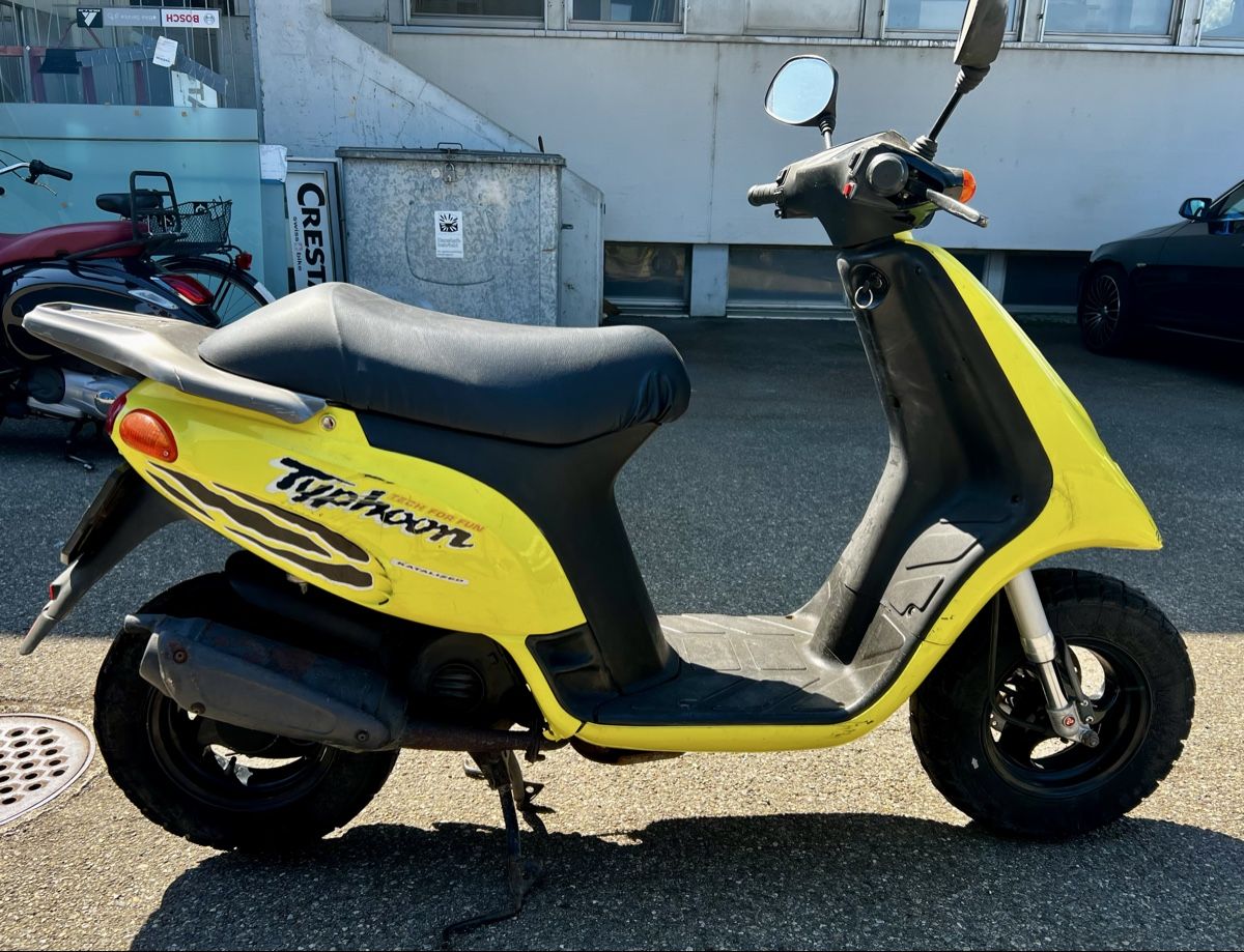Piaggio Strasse: Roller Piaggio Typhoon 50cc gelb – Defekt aus Zürich von Nopipo
