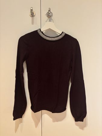 Pullover Grösse S mit schönem Kragen