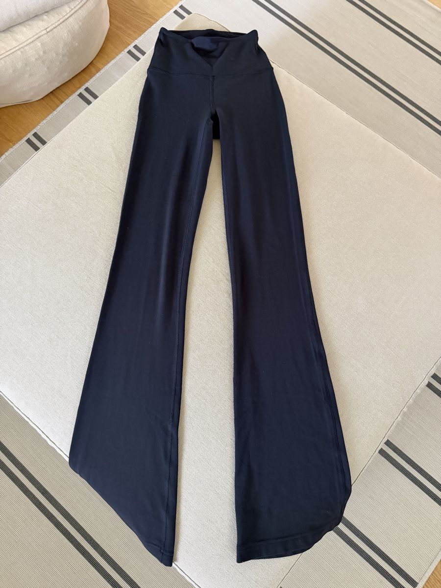 Lululemon Leggings: Lululemon Flare Leggings Size 0, Black – D'occasion à Zollikon par dea_ct8v