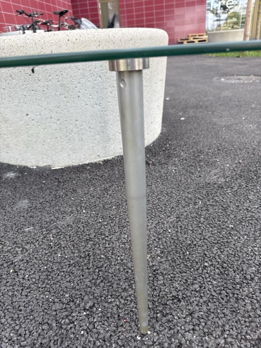 Tische: Ovaler Salontisch aus Glas – Gebraucht aus Zürich von Brockiwelt 3