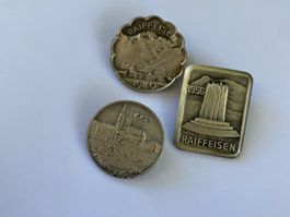 Raiffeisen Anstecker Set 1949 1952 1956 Konvolut
