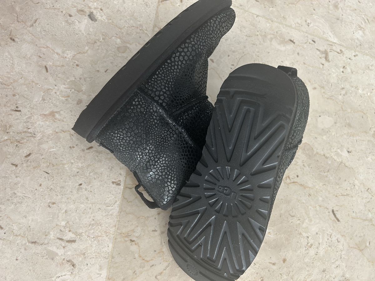 Ugg Scarpe da donna: Stivaletti UGG classic mini glitzy num 39 – Usato da Locarno venduto da Matic04 5