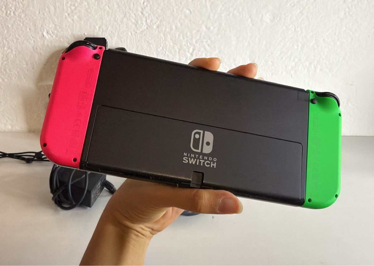 Nintendo Konsolen: Nintendo Switch OLED Console Neon Green Pink 🍀🎀 – Gebraucht aus Ehrendingen von bubulence 2