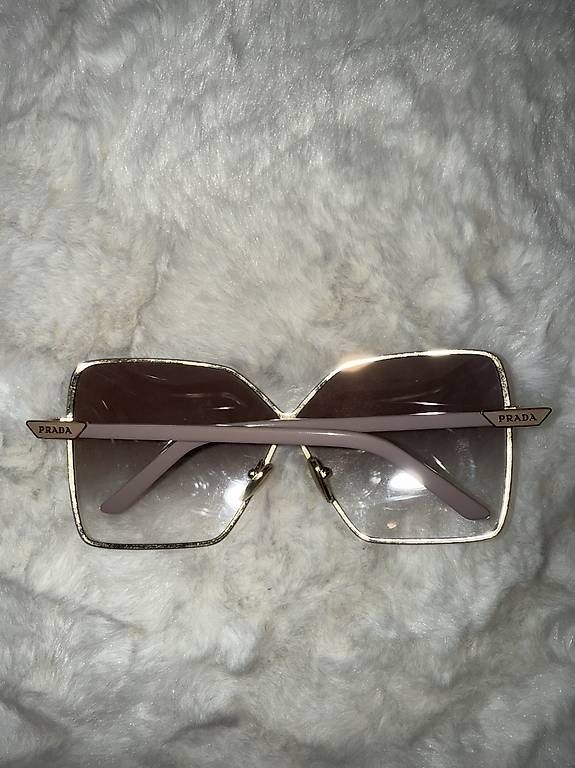 Lunettes & Verres: Prada Sonnenbrille – D'occasion à Effretikon par lil_vgd5 1