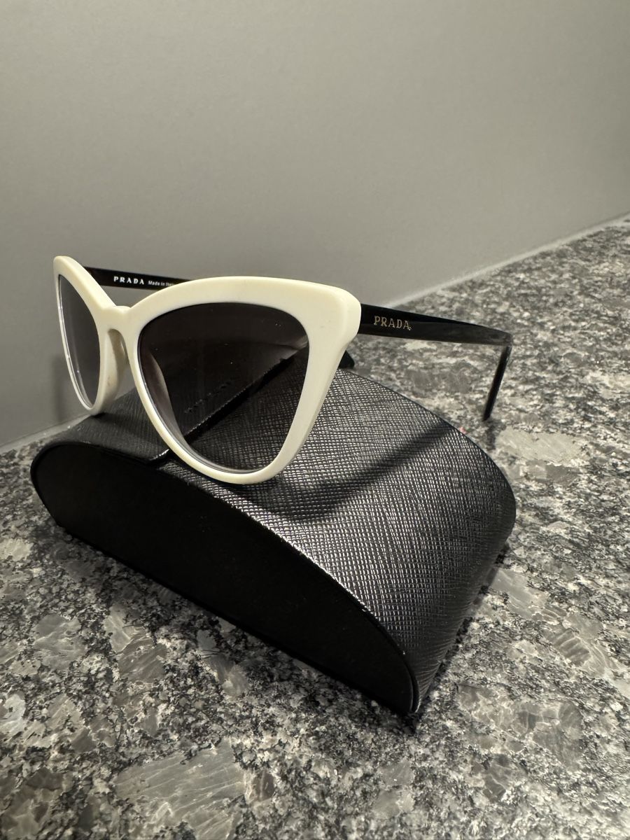 Prada Occhiali & Lenti: Prada Sonnenbrille – Nuovo (secondo la descrizione) da Liebistorf venduto da Sarahx3 1
