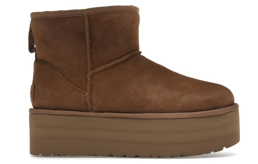 Ugg Scarpe da uomo: Ugg Classic Mini Platform Winterstiefel Grösse 41 – Nuovo (secondo la descrizione) da Steinhausen venduto da Retourenprofis