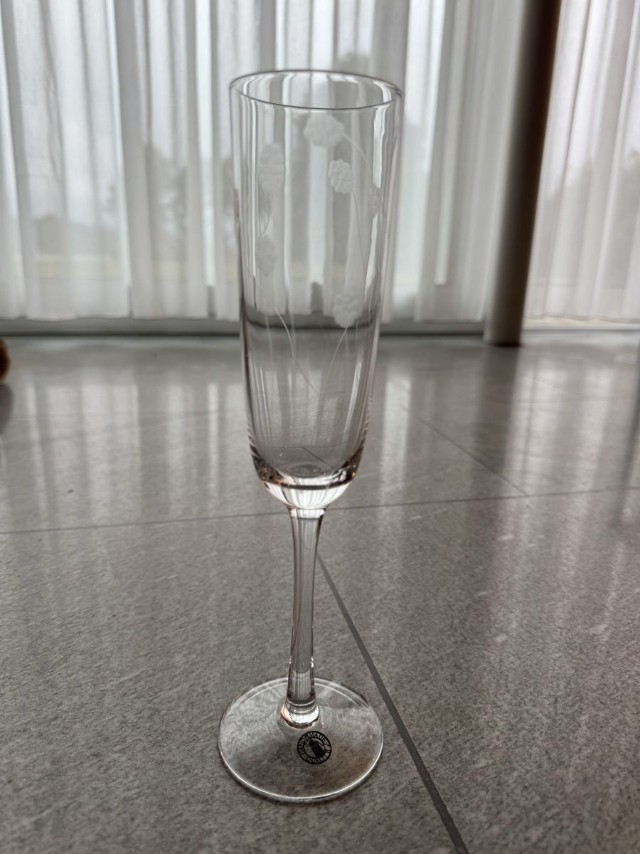 Bicchieri: 8 Champagner-Gläser mit BLUMENGRAVUR, neuwertig – Nuovo (secondo la descrizione) da Zürich venduto da azi_93g1 1