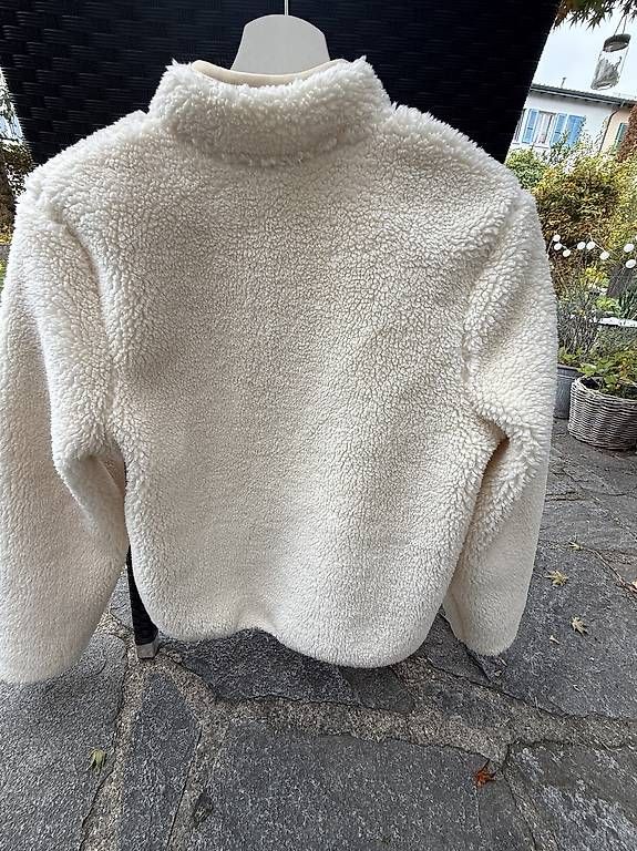 Giacche: Flauschige Damenjacke von Volcom – Usato da Luzern venduto da Aeniiii 3