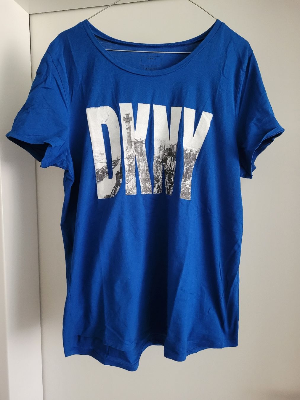 DKNY T-shirt: DKNY T-Shirt Grösse L – Usato da Lütisburg venduto da amerika123