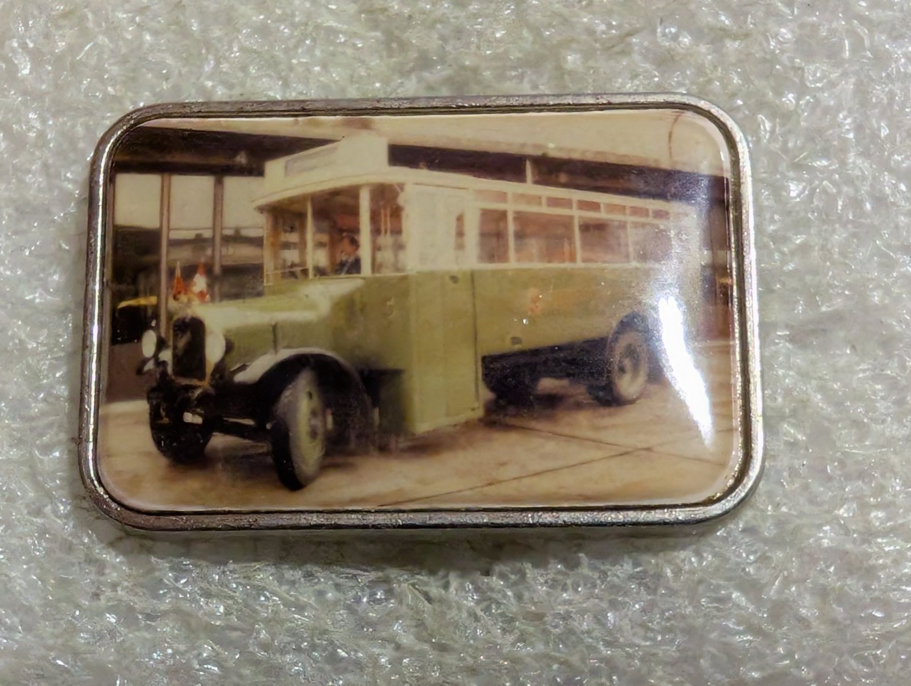 Plaquettes & Badges: Ansteckpin 221: Oldtimer Bus – D'occasion à Oppligen par Pin-Fall-Shop