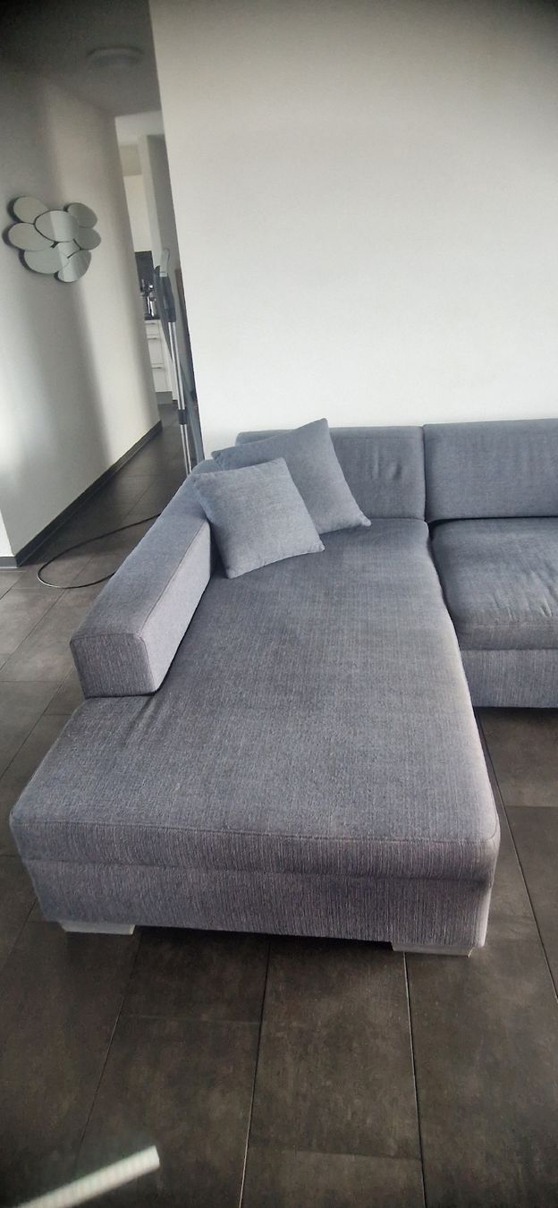 Sofas: Canapé d'angle +table basse  – Gebraucht aus Chavornay von Aglianico 2