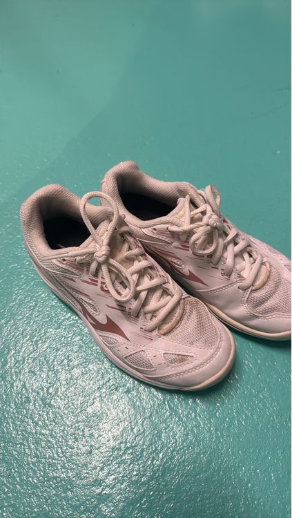 Mizuno Scarpe per ragazzi: Mizuno Hallenschuhe Grösse 34 – Usato da Jegenstorf venduto da Christo0211