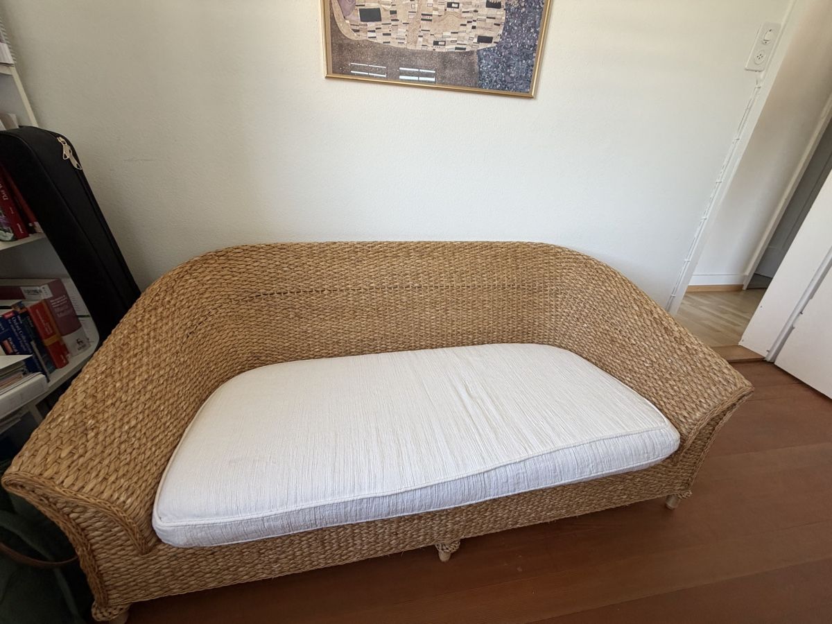 Sofas: Sofa mit weissem Polster – Gebraucht aus Windisch von andok