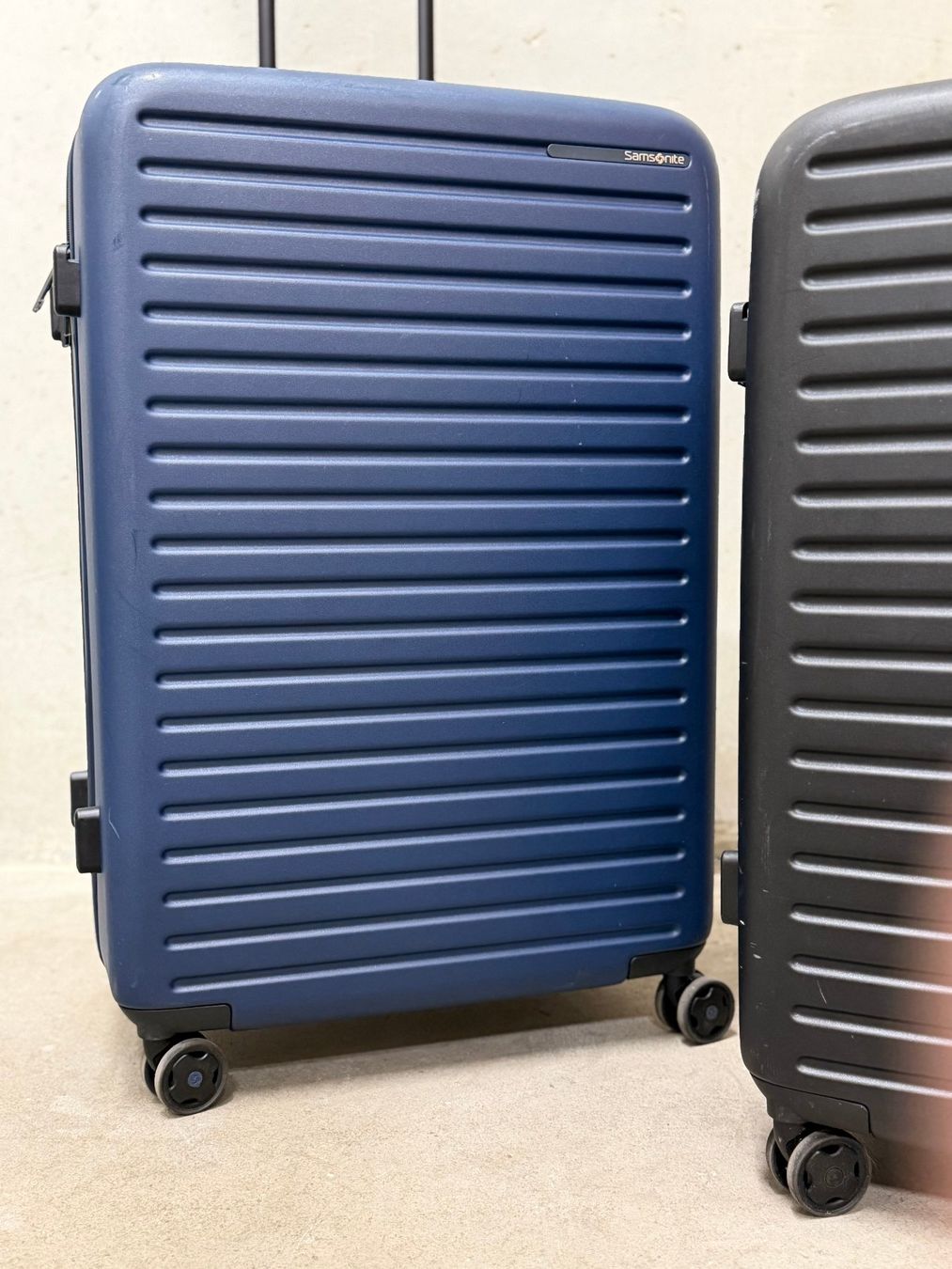 Samsonite Valigie: Samsonite Kofferset Stackd Trolleys: 75cmNavy & 68cmSchwarz – Usato da Läufelfingen venduto da Bini61 2