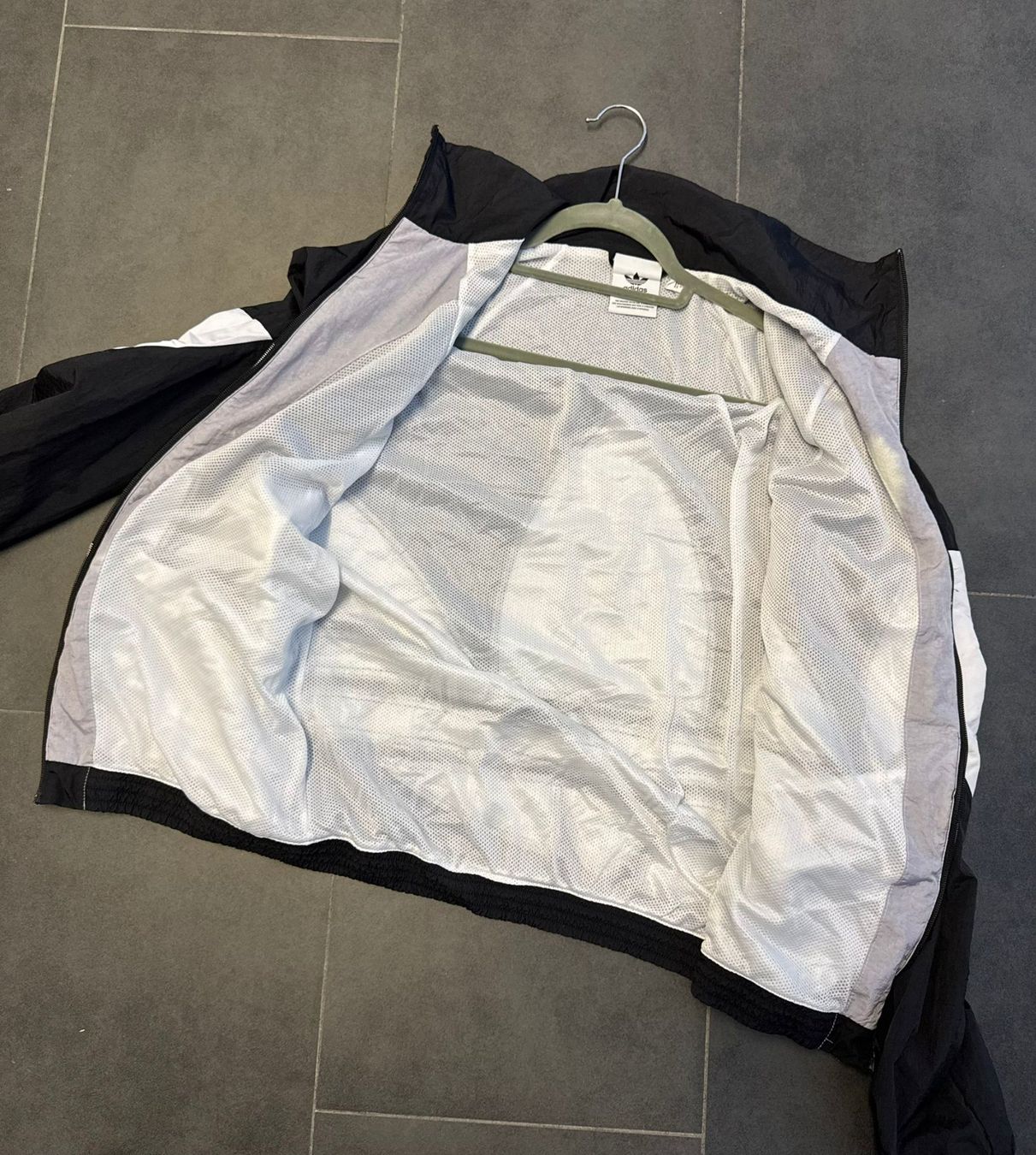 Jacken: Adidas Jacke Schwarz/Weiss Grösse S – Gebraucht aus Herisau von Seyashop1 2