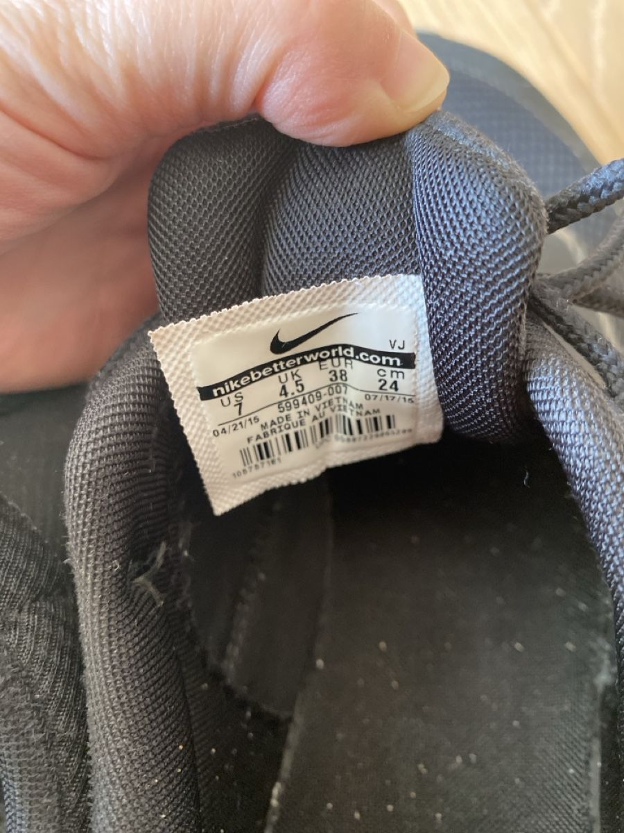 Nike Chaussures femmes: Baskets NIKE noires – D'occasion à Rossemaison par Bird19 2