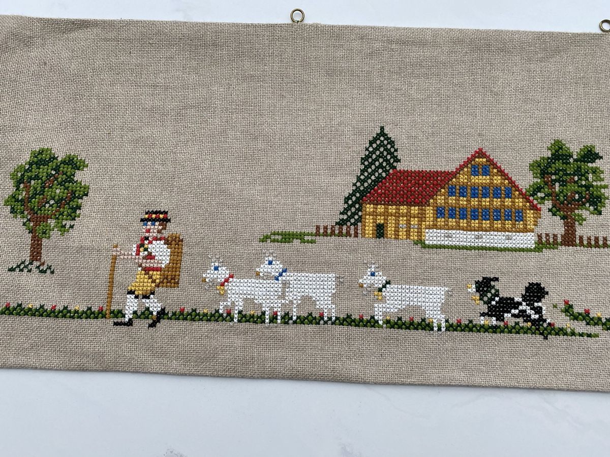 Alle Dekorationen: Wandbehang Appenzell Albabzug, handgestickt – Gebraucht aus Aeugst am Albis von derimker