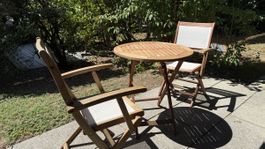 Gartentisch rund und 2 Stühle Holz klappbar FSC guter Zustan