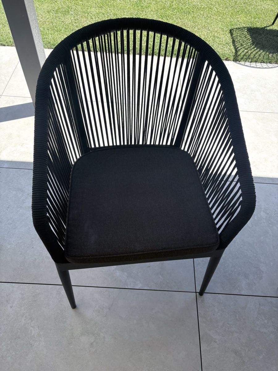 Set di tavolo e panche: Gartentisch mit 6 Livique-Stühlen – Usato da Zollikon venduto da sarosco 2