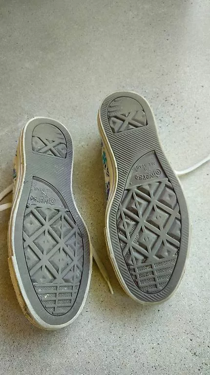 Scarpe da uomo: Converse Chuck Taylor  – Usato da Basel venduto da esinlenger 1