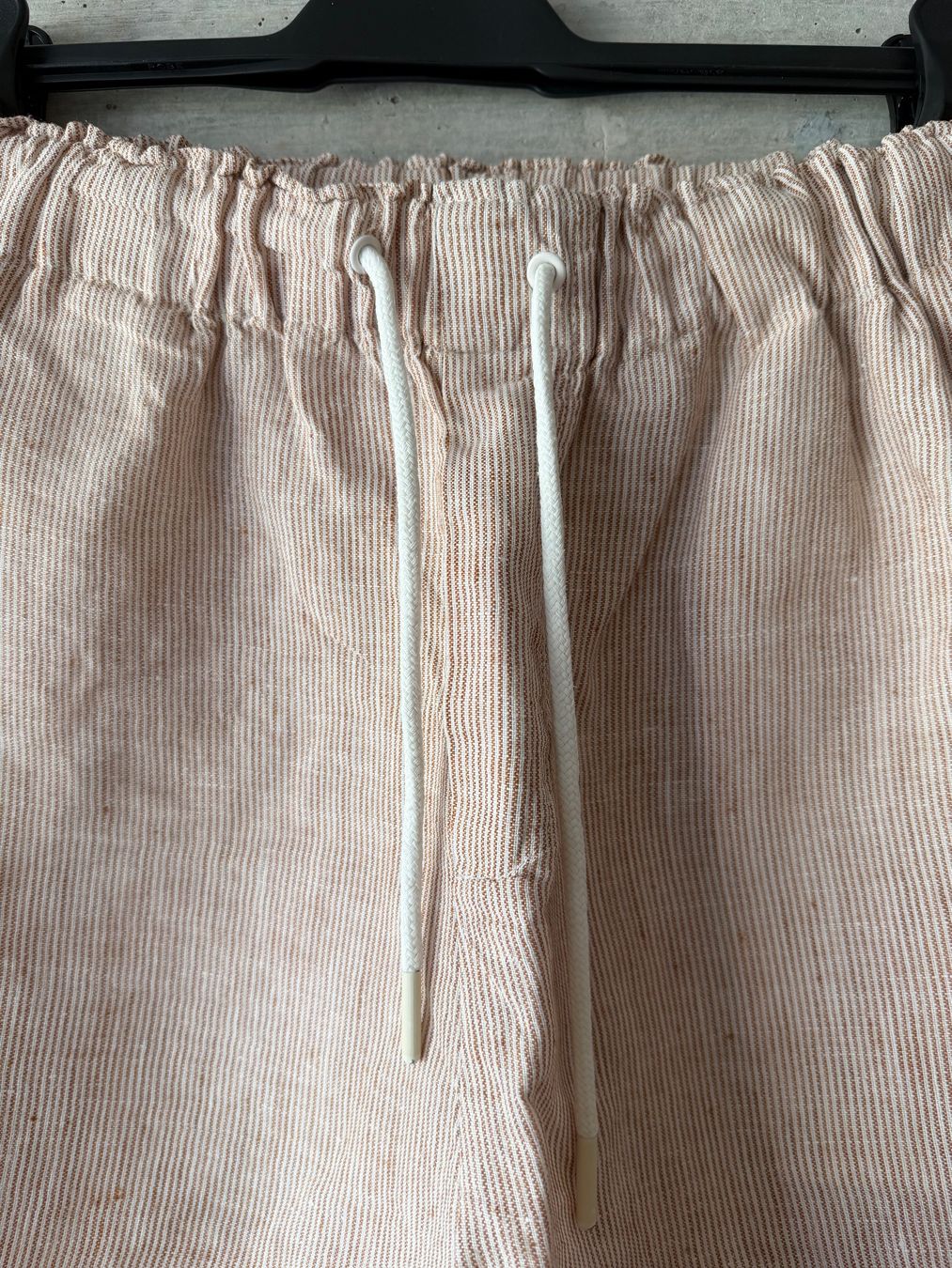 Mango Pantalons: MANGO Shorts aus Leinen – D'occasion à St-George par alaixee 3