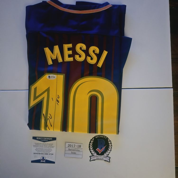 LIONEL MESSI BARCELONA 20017-18 HAND SIGNIERT (Neu und originalverpackt ...