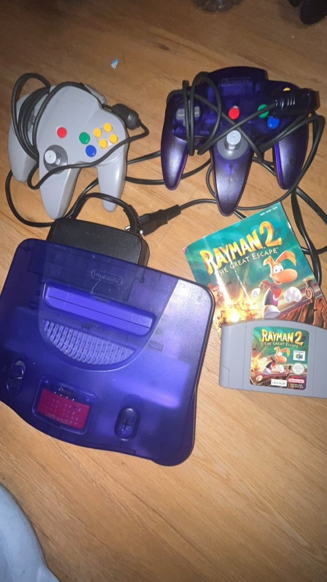 Nintendo Console: Nintendo 64 Funtastic Grape Purple +  2 controller – Usato da Buchs AG venduto da dim_6c9l