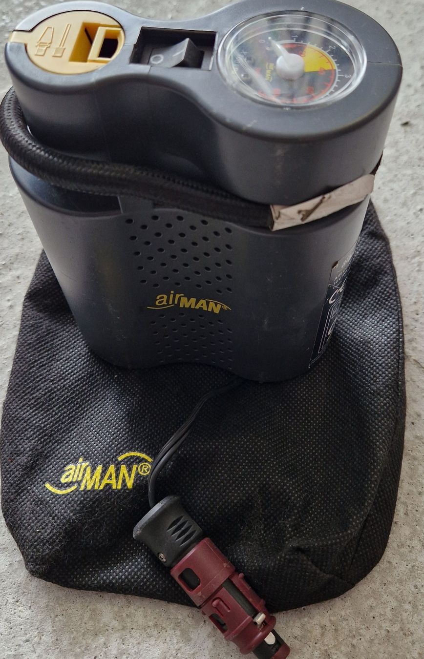 Compressori: Compresseur AirMan pour pneus 12v – Usato da St-Pierre-Clages venduto da Jameson4