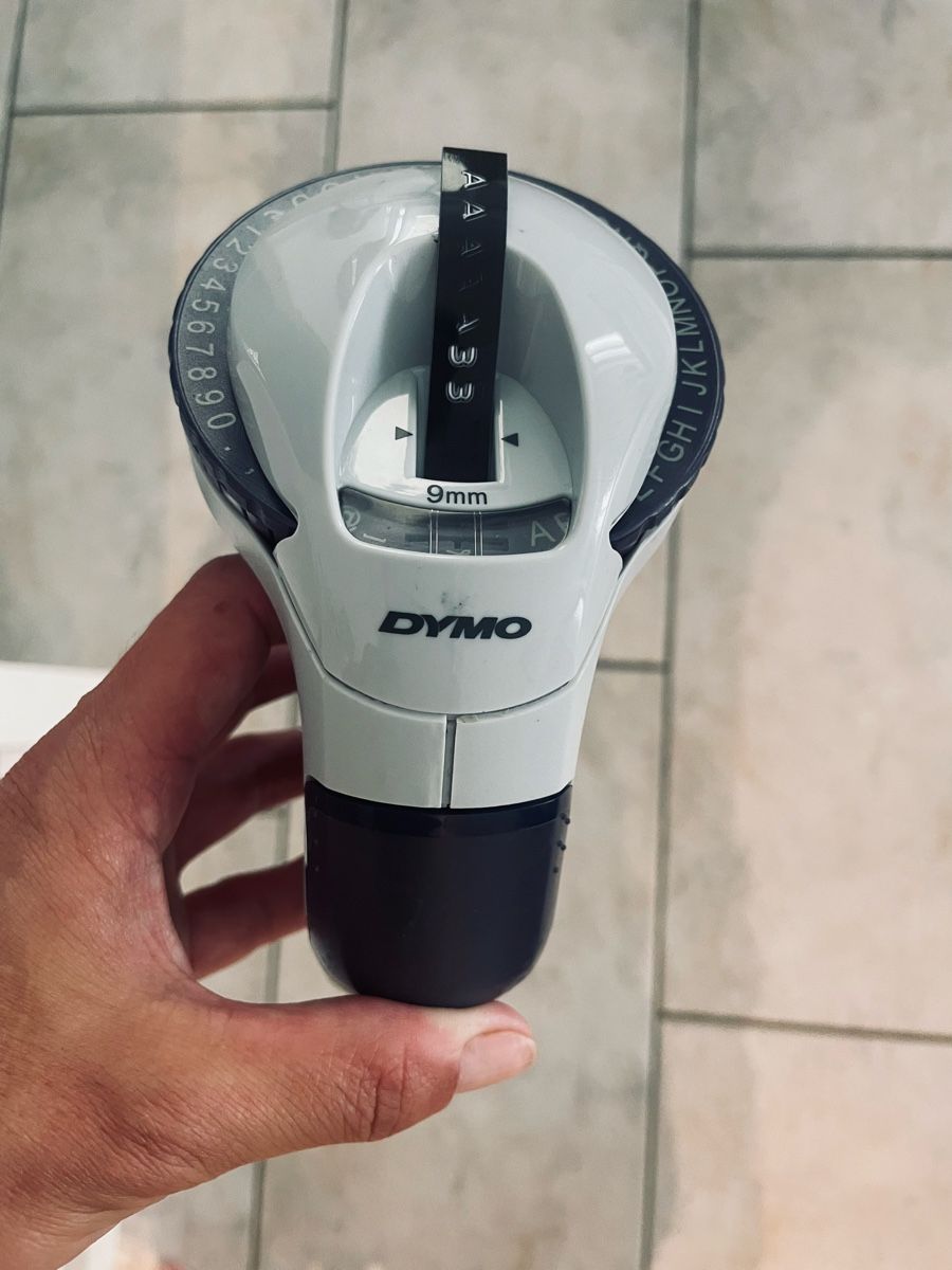 Dymo Sticker: Beschriftungsgerät DYMO Omega – Usato da Wettingen venduto da Armonia03