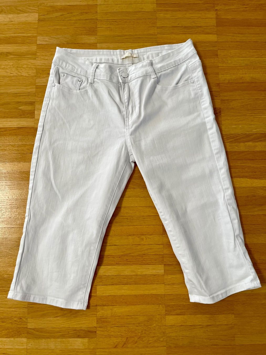 Pantaloni: WEISSE CAPRIHOSE, GRÖSSE L/40 – Usato da Uster venduto da v.santos