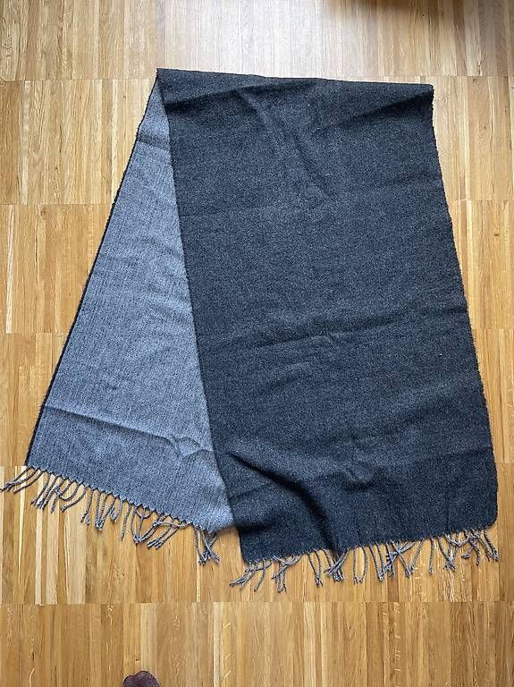 Foulards & écharpes: Schal Schwarz/Grau – D'occasion à Dübendorf par LeonhardsRicardo