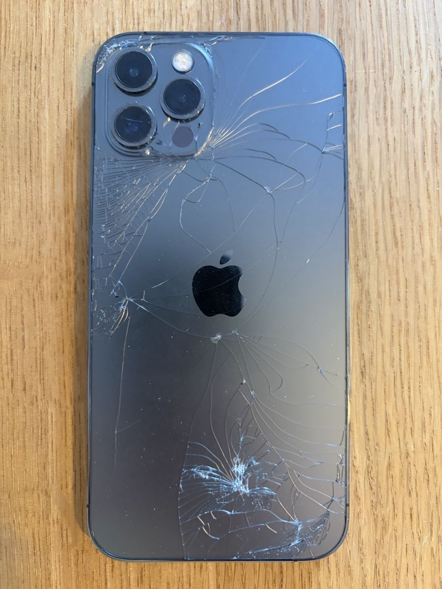 Apple Handys / Smartphones: iPhone 12 Pro, kaputte Rückseite, 128GB – Gebraucht aus Zollikofen von LeaMilena