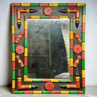 Miroir bohème ancien fait d'assemblage d'objets trouvés