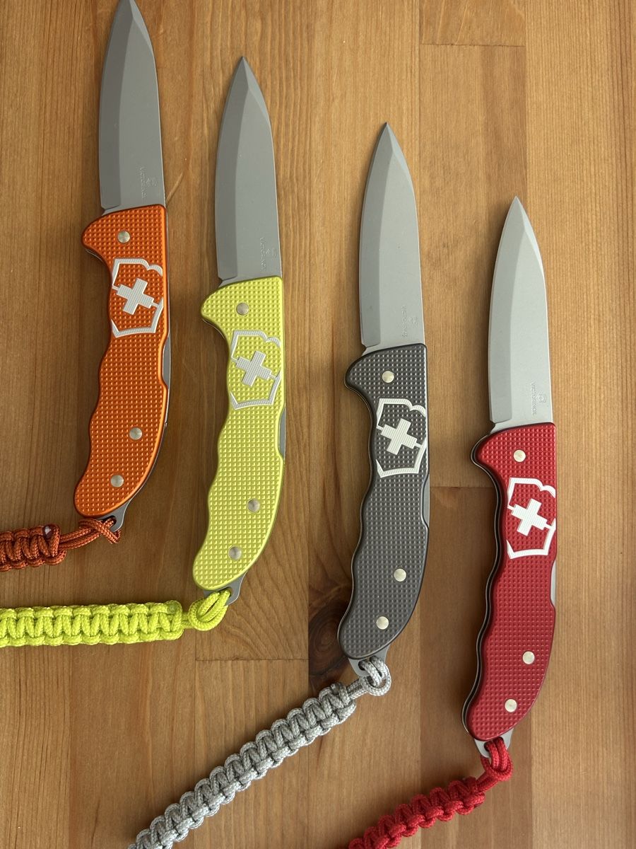 Victorinox Taschenmesser: 4x Hunter von Victorinox – Neu und originalverpackt aus Luzern von Skywalkerone 1
