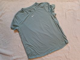 Nike Sportshirt Gr. S_ NEU/ungetragen