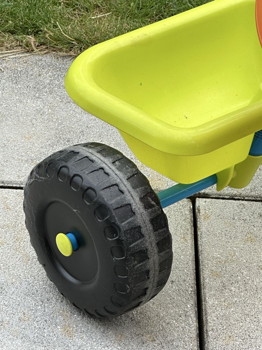 Chicco Véhicules pour enfants: Süsses Chicco Dreirad mit Schubstange – D'occasion à Esslingen par mar_78x2 5